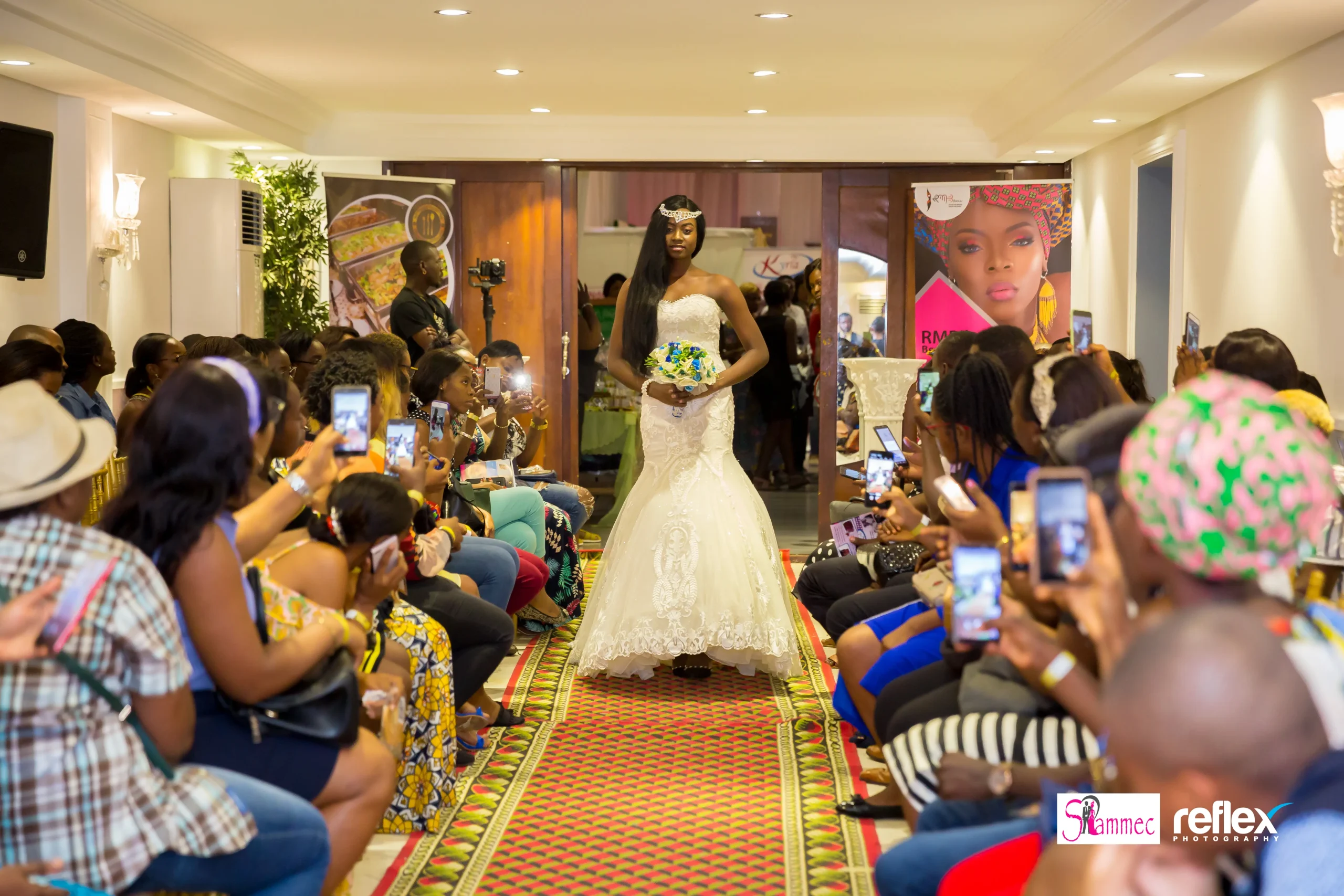 Défilé présentation des robes de mariage au Salon du mariage de Douala au Cameroun